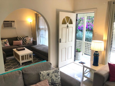 Ocean Beach Cottage - Surfers Paradise Gold Coast 0