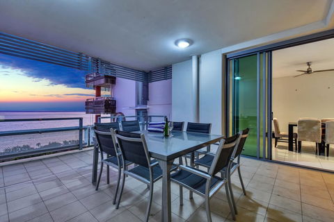 Oceana Darwin Central Oceanfront 3 Bedroom 2 Lounge Room Pool Gym Tennis Court Sleeps 9 - Surfers Paradise Gold Coast 2