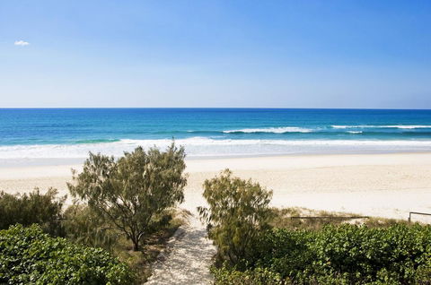 Oceanside Resort - Absolute Beachfront Apartments - Surfers Paradise Gold Coast 1