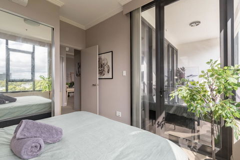 Olympic Park Near Qudos Bank Arena King Bed 1BR 1Bath Sleeps 6 Air-cond Parking - Surfers Paradise Gold Coast 2