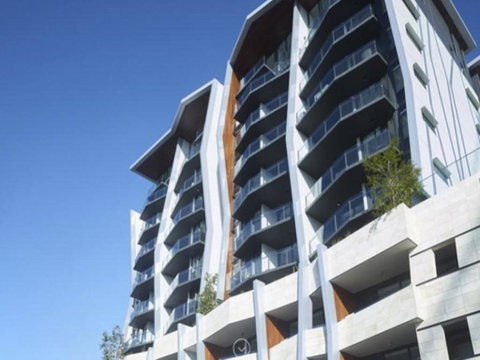 ONE OAK (693I) - Surfers Paradise Gold Coast 1