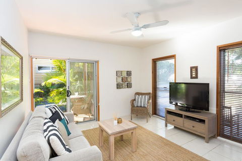 OUTRIGGER - Surfers Paradise Gold Coast 3