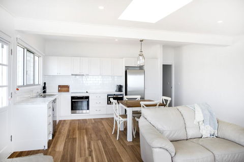 Pa's Beach House - Apartment 2 - Surfers Paradise Gold Coast 3