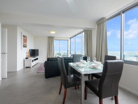 Pacific Towers Unit 4, 19 Ormonde Tce Kings Beach - Surfers Paradise Gold Coast 1