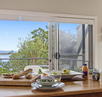 Penguins Rest - direct beach access from complex - Surfers Paradise Gold Coast