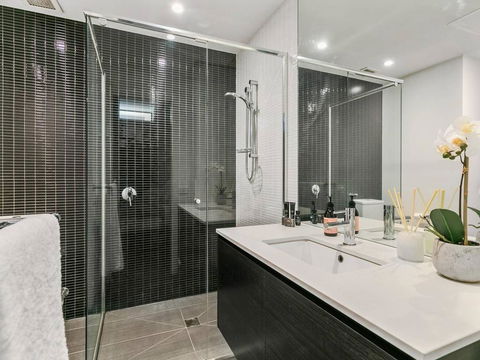 PERFECTLY PRAHRAN - Your Mecca Of Social And Style - Surfers Paradise Gold Coast 2
