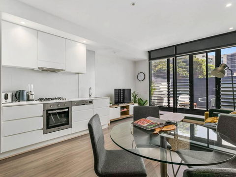 PERFECTLY PRAHRAN - Your Mecca Of Social And Style - Surfers Paradise Gold Coast 0
