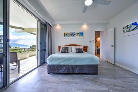 POINCIANA 101 HAMILTON ISLAND CENTRALLY LOCATED 3 BEDROOM, Plus BUGGY!! - Surfers Paradise Gold Coast 0