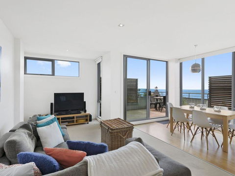 POINT GREY APARTMENT 2 - Ocean VIews With Wifi - Surfers Paradise Gold Coast 2