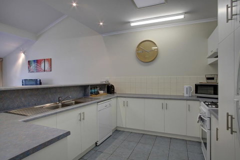 Port Lincoln Foreshore Apartments - Surfers Paradise Gold Coast 3