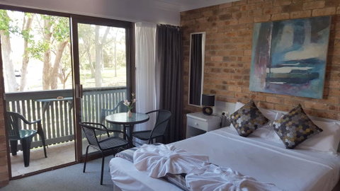 Port Stephens Motel - Surfers Paradise Gold Coast 1