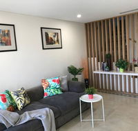 Private Room in Modern Comfortable Home Stay - Surfers Paradise Gold Coast