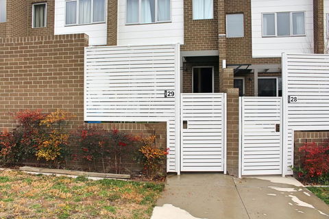 Private Room, Awesome Amenities - Molonglo Valley - Surfers Paradise Gold Coast 1