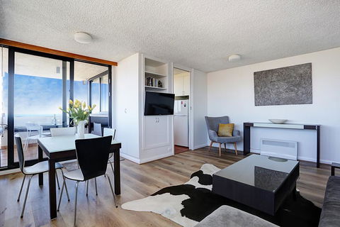 Pure Beachside Bliss - Surfers Paradise Gold Coast 2