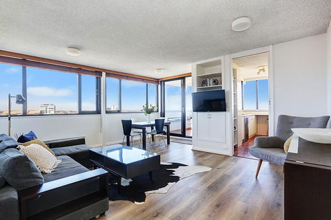 Pure Beachside Bliss - Surfers Paradise Gold Coast 1
