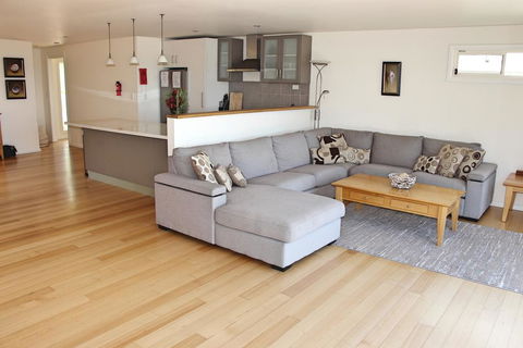Quarterdeck Apartment - Surfers Paradise Gold Coast 1