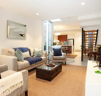 Quiet Family Home With Garden Courtyard Near Cafes - Surfers Paradise Gold Coast