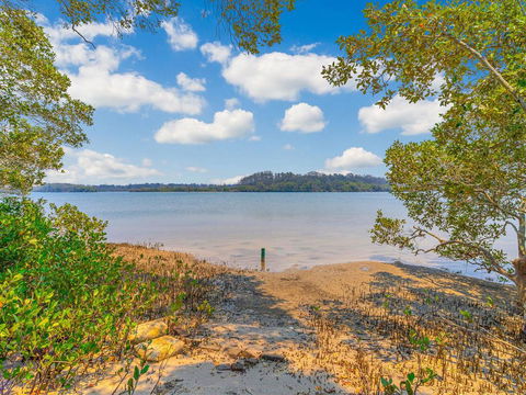 Ralph's Cottage Orion Drive Yamba - Pet Friendly Photos Available Shortly Free Wi-Fi - Surfers Paradise Gold Coast 3