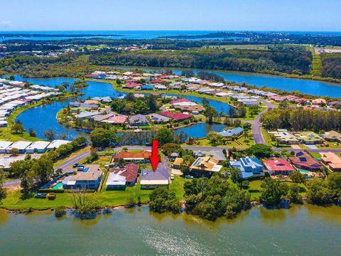 Ralph's Cottage Orion Drive Yamba - Pet Friendly Photos Available Shortly Free Wi-Fi - Surfers Paradise Gold Coast 0