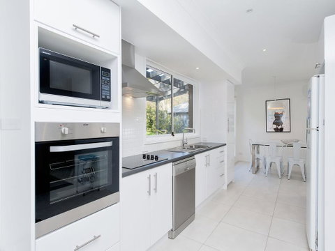 Ronald Avenue, 101, Sea Behind The Trees - Surfers Paradise Gold Coast 3