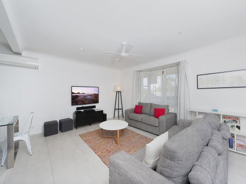 Ronald Avenue, 101, Sea Behind The Trees - Surfers Paradise Gold Coast 0