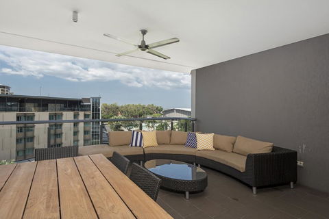 Saltwater Suites - 1,2 & 3 Bed Waterfront Apartments - Surfers Paradise Gold Coast 3