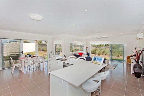 SALTY PAUSE @ BONDI HOUSE - Surfers Paradise Gold Coast 1