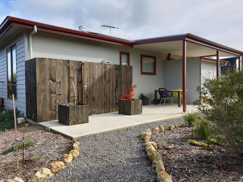 Samphire: Coorong Accommodation - Surfers Paradise Gold Coast 2