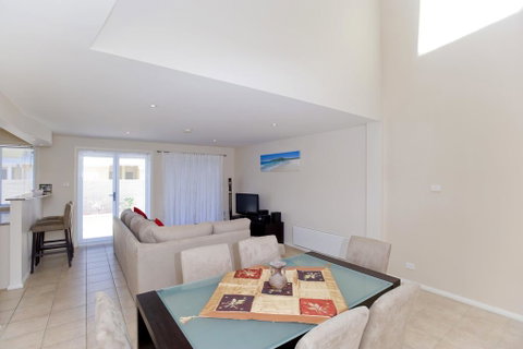 Sandcastles Unit 18 - Fingal Bay - Surfers Paradise Gold Coast 1