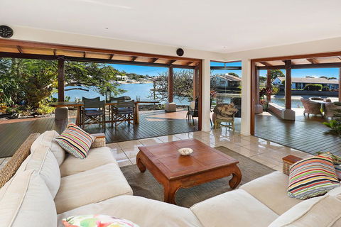 SCHMAN55-WATERFRONT, RESORT-STYLE ENTERTAINER - Surfers Paradise Gold Coast 0