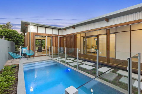 SEA GEM ON ECLIPSE - Surfers Paradise Gold Coast 0