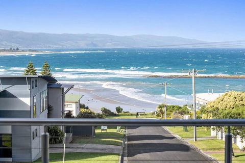 SEA SPECTACULAR - Seconds From The Beach! - Surfers Paradise Gold Coast 0