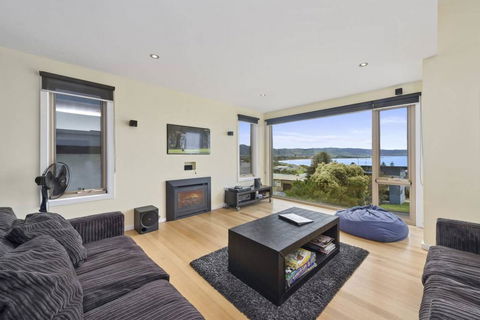 SEA SPECTACULAR - Seconds From The Beach! - Surfers Paradise Gold Coast 2