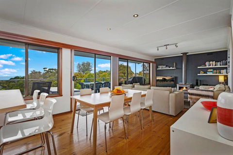 SEA URCHIN - Beautiful Skenes Creek Home - Surfers Paradise Gold Coast 0