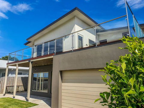 SEAL HAVEN - Centrally Located, Modern Home - Surfers Paradise Gold Coast 0