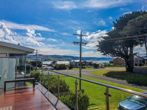 SEAL HAVEN - Centrally Located, Modern Home - Surfers Paradise Gold Coast 3