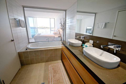 Seapoint 102 - Surfers Paradise Gold Coast 0