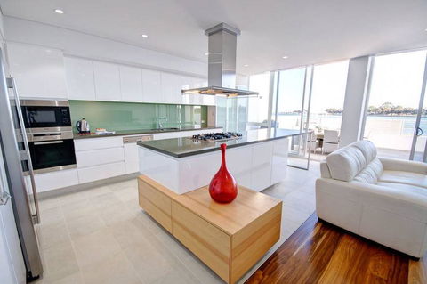 Seapoint 102 - Surfers Paradise Gold Coast 2