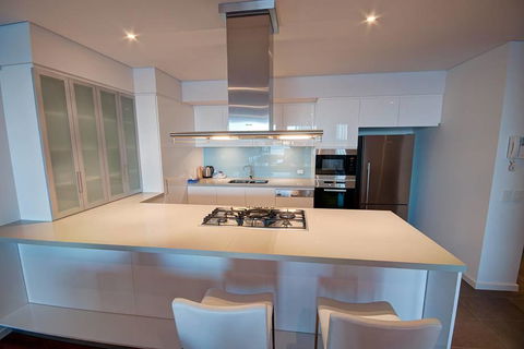 Seapoint 109 - Surfers Paradise Gold Coast 2