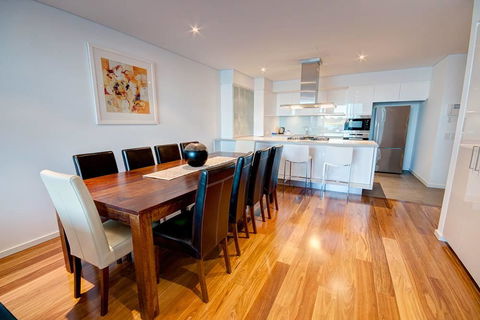 Seapoint 109 - Surfers Paradise Gold Coast 1