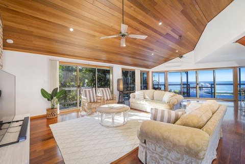 Seascape @ 19 Pindari - Privacy, Space, Views - Surfers Paradise Gold Coast 2