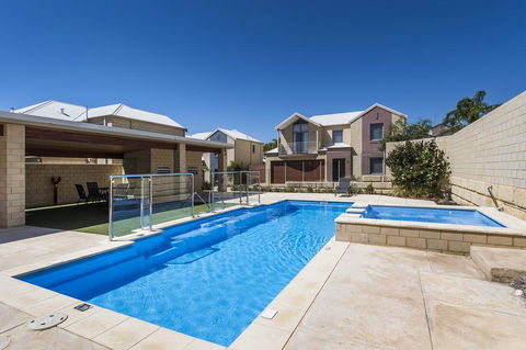 Serenity On The Terrace - Surfers Paradise Gold Coast 1