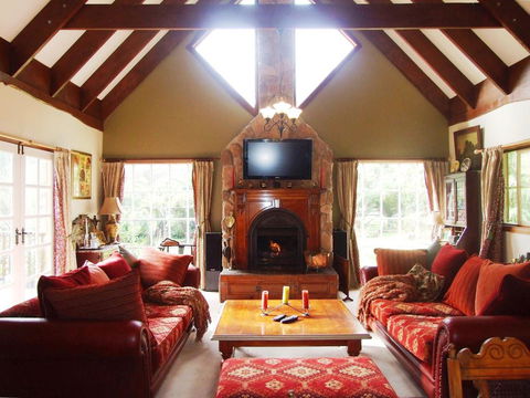 Shakespeare's Wilderness Chalet - Surfers Paradise Gold Coast 1