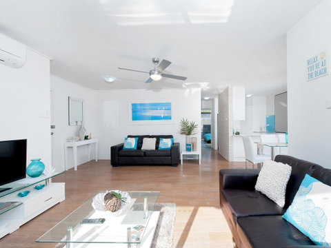 Shoal Bay Road, Fleetwood Unit 3, 63 - Surfers Paradise Gold Coast 3