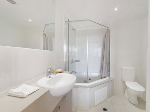 Soho - Ettalong Beach Resort - Surfers Paradise Gold Coast 1