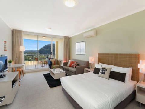 Soho - Ettalong Beach Resort - Surfers Paradise Gold Coast 0