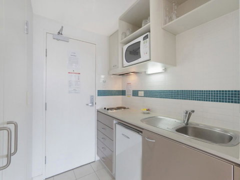 Soho - Ettalong Beach Resort - Surfers Paradise Gold Coast 2