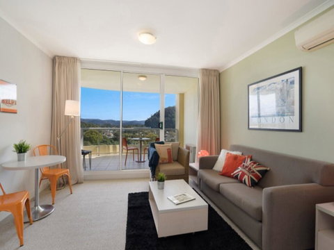 Soho - Ettalong Beach Resort - Surfers Paradise Gold Coast 3