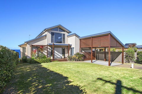 South Pacific Crescent 75, Ulladulla - Surfers Paradise Gold Coast 2