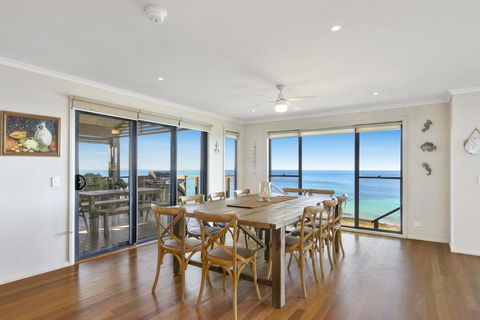 South Pacific Crescent 75, Ulladulla - Surfers Paradise Gold Coast 1
